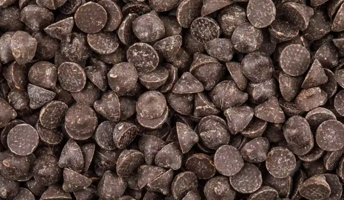 Many dark chocolate chips on a table