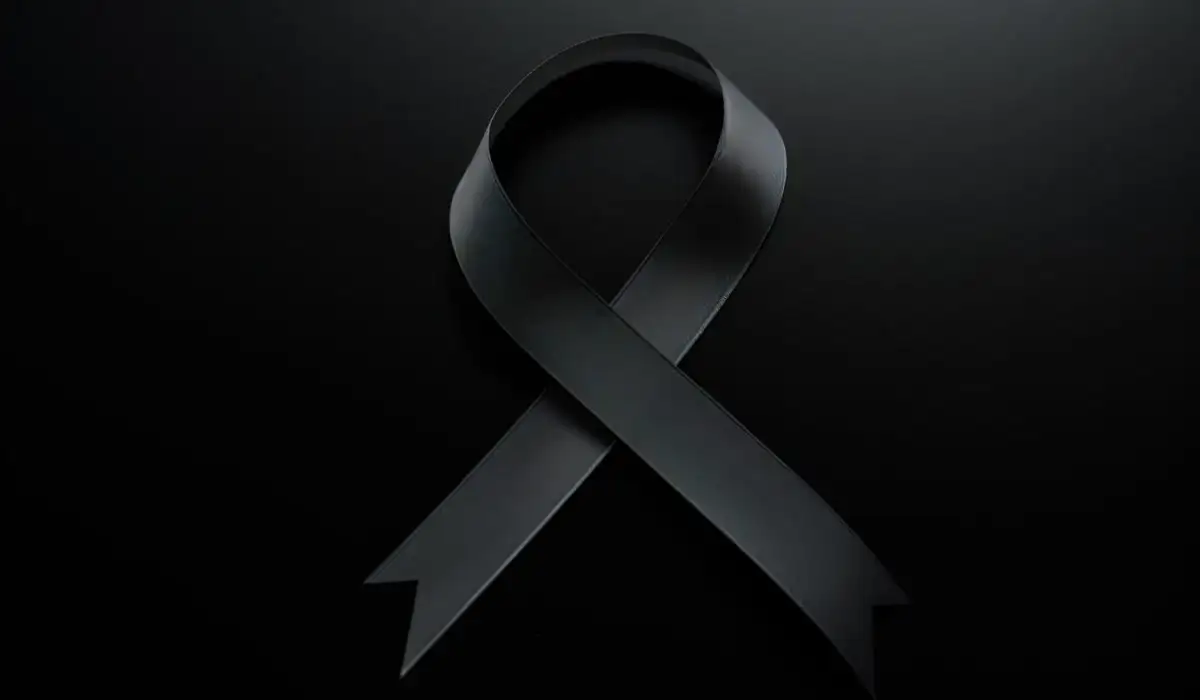Black ribbon on a dark background to commemorate the European Day of Remembrance for the Victims of Stalinism and Nazism