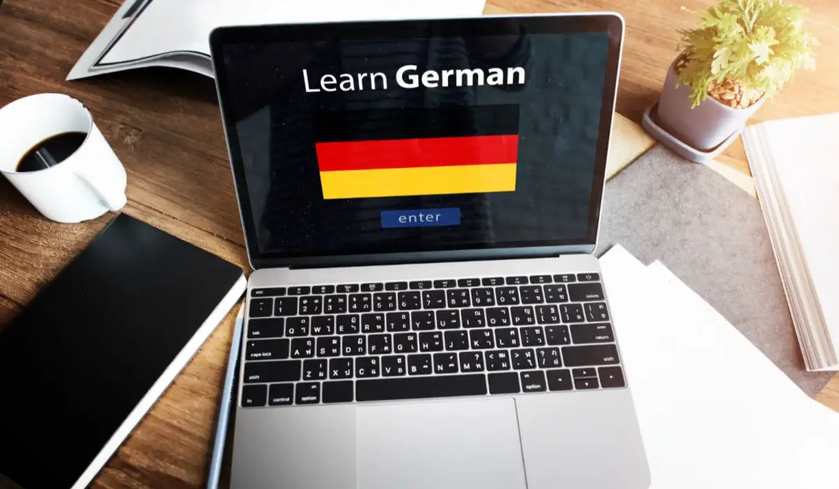 Learn online education concept in German language
