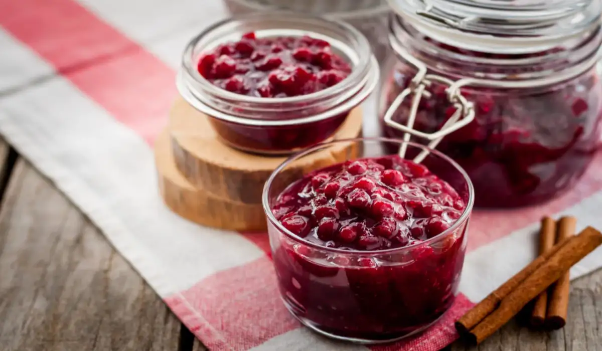 Cranberry and cinnamon sauce
