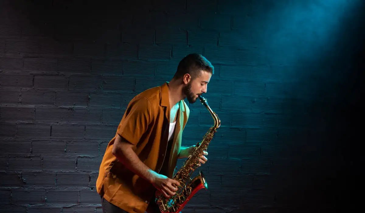 Musician playing saxophone in the center of the stage